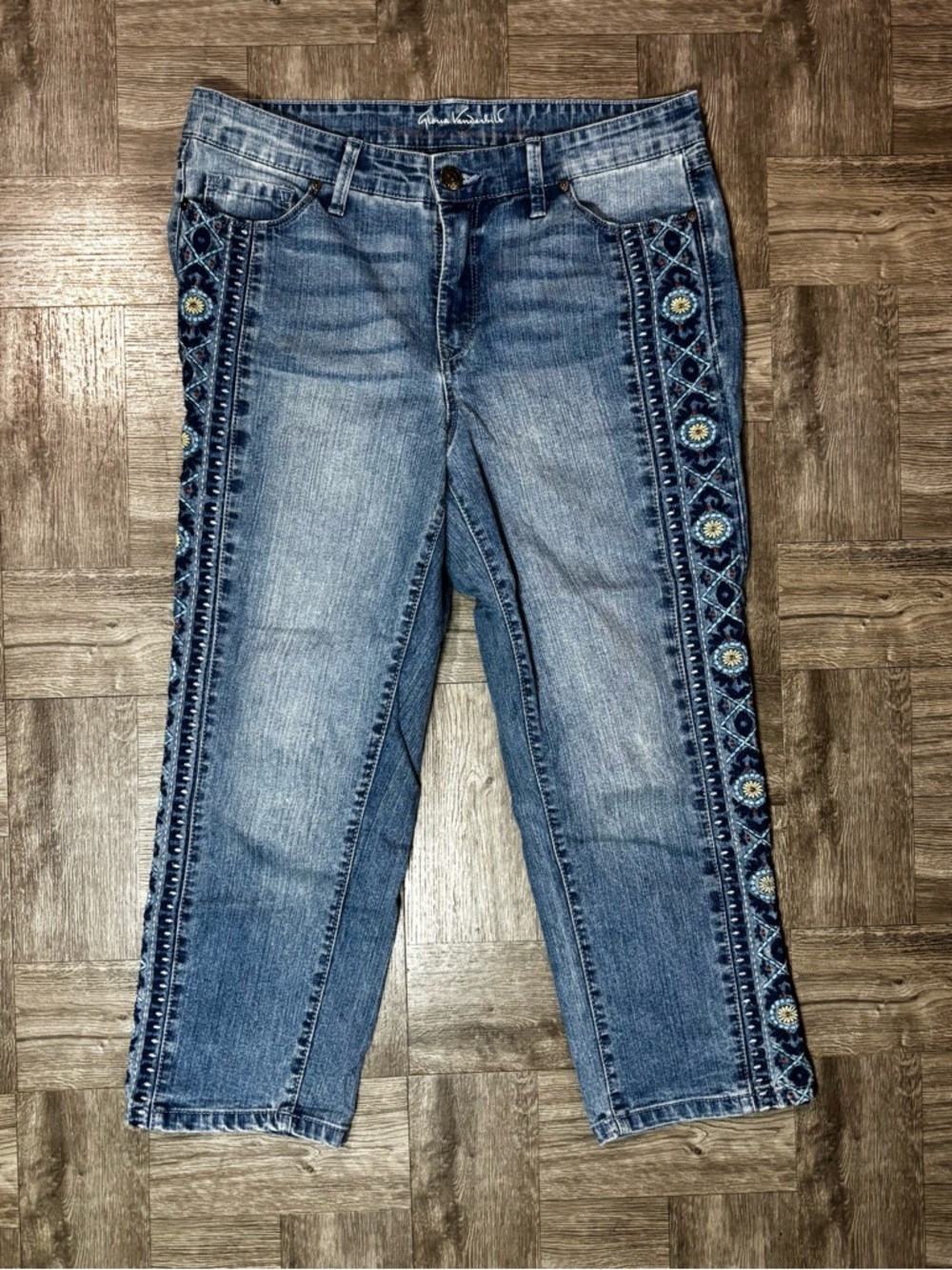 Women’s Gloria Vanderbilt Missy Crop Capri Jordyn Embroidered Jeans Size 6